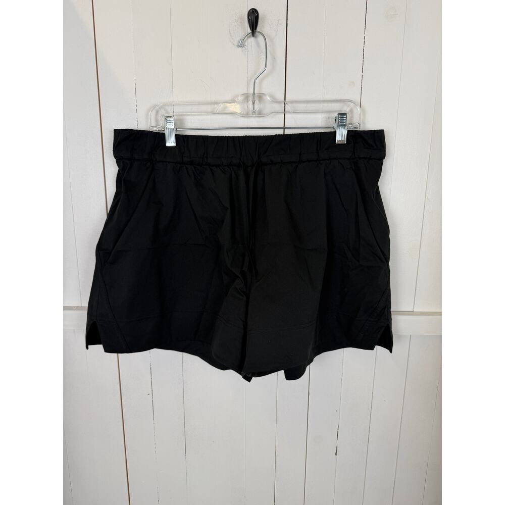 Lululemon Women's Black Athletic Shorts XL